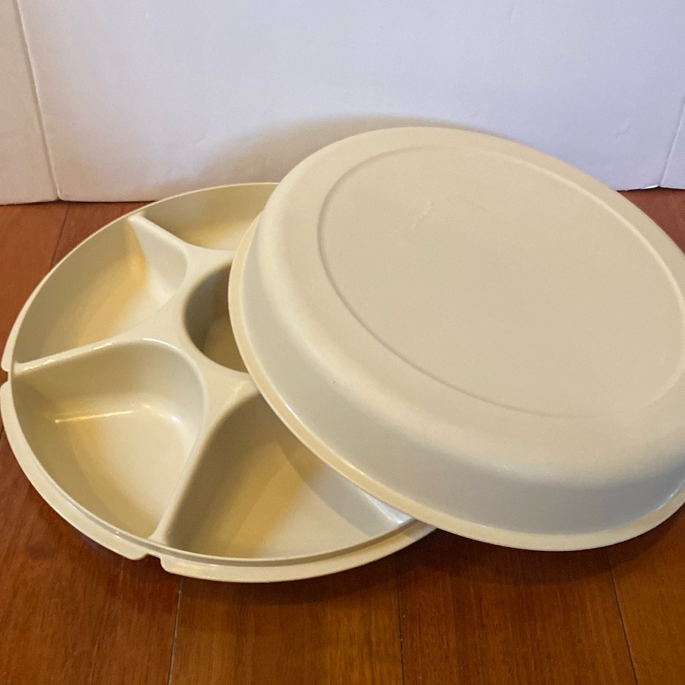 VTG Tupperware almond color divided veggie fruit serving tray take n go lidded